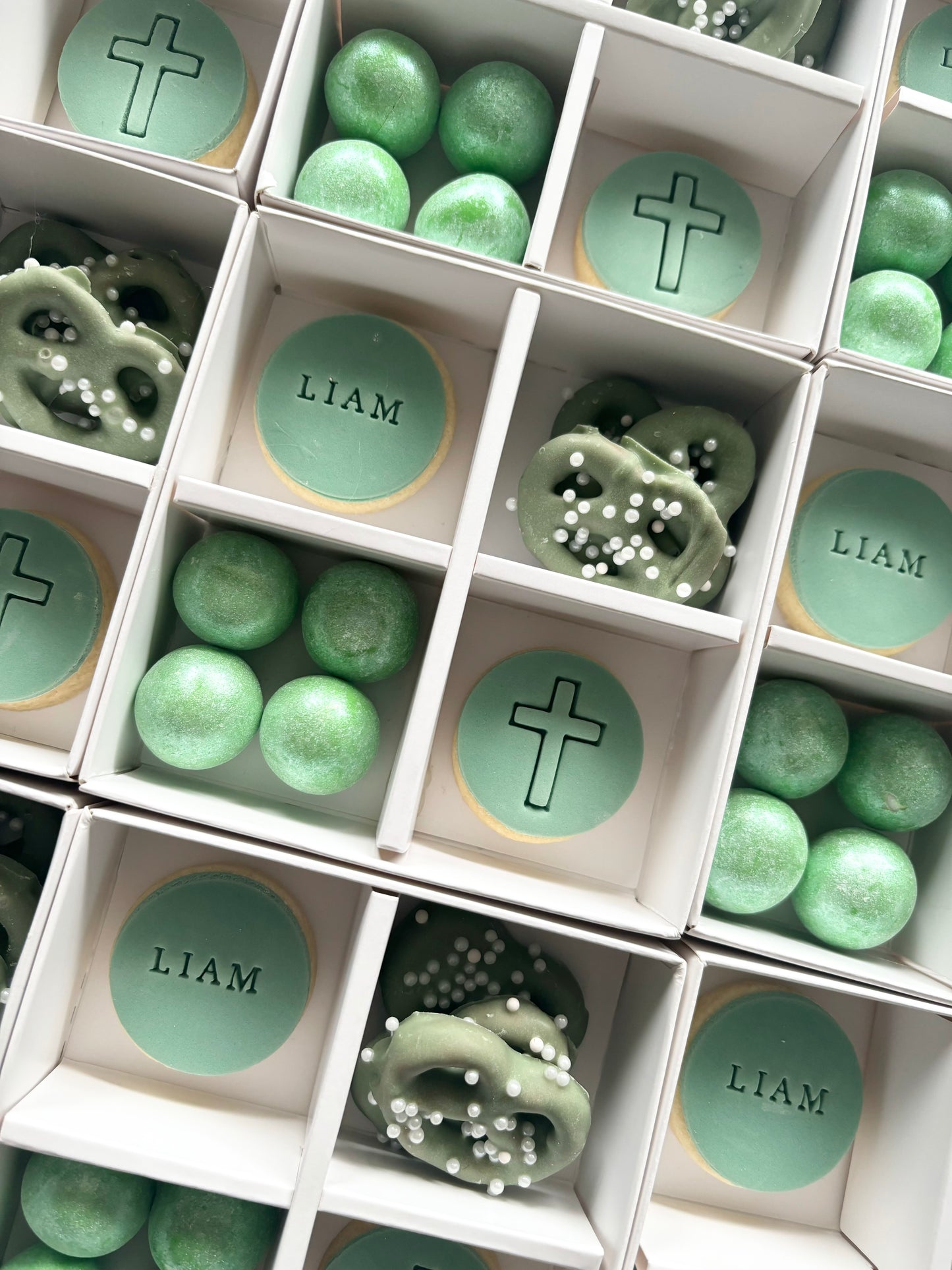 GIFT FAVOURS