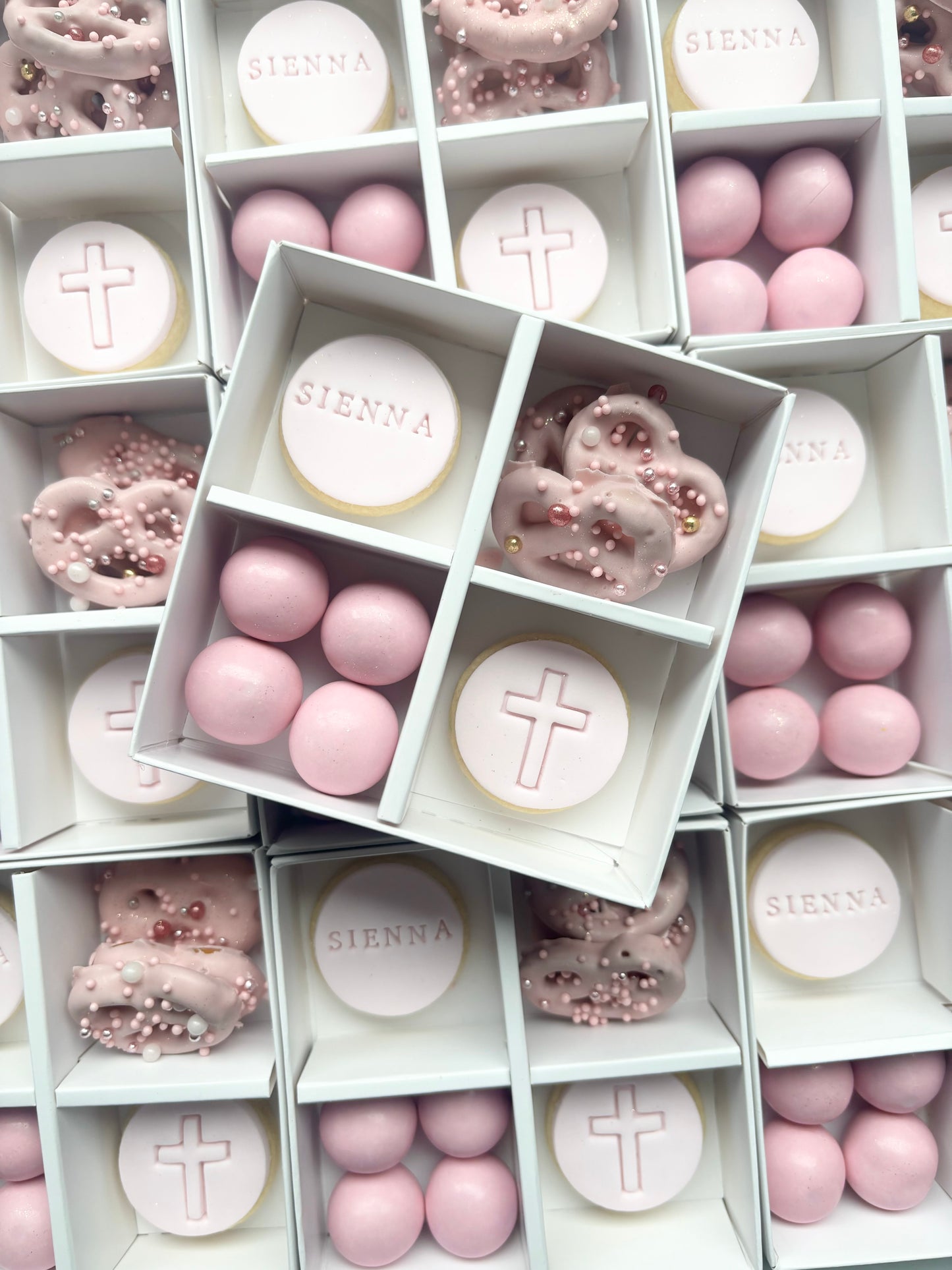 GIFT FAVOURS