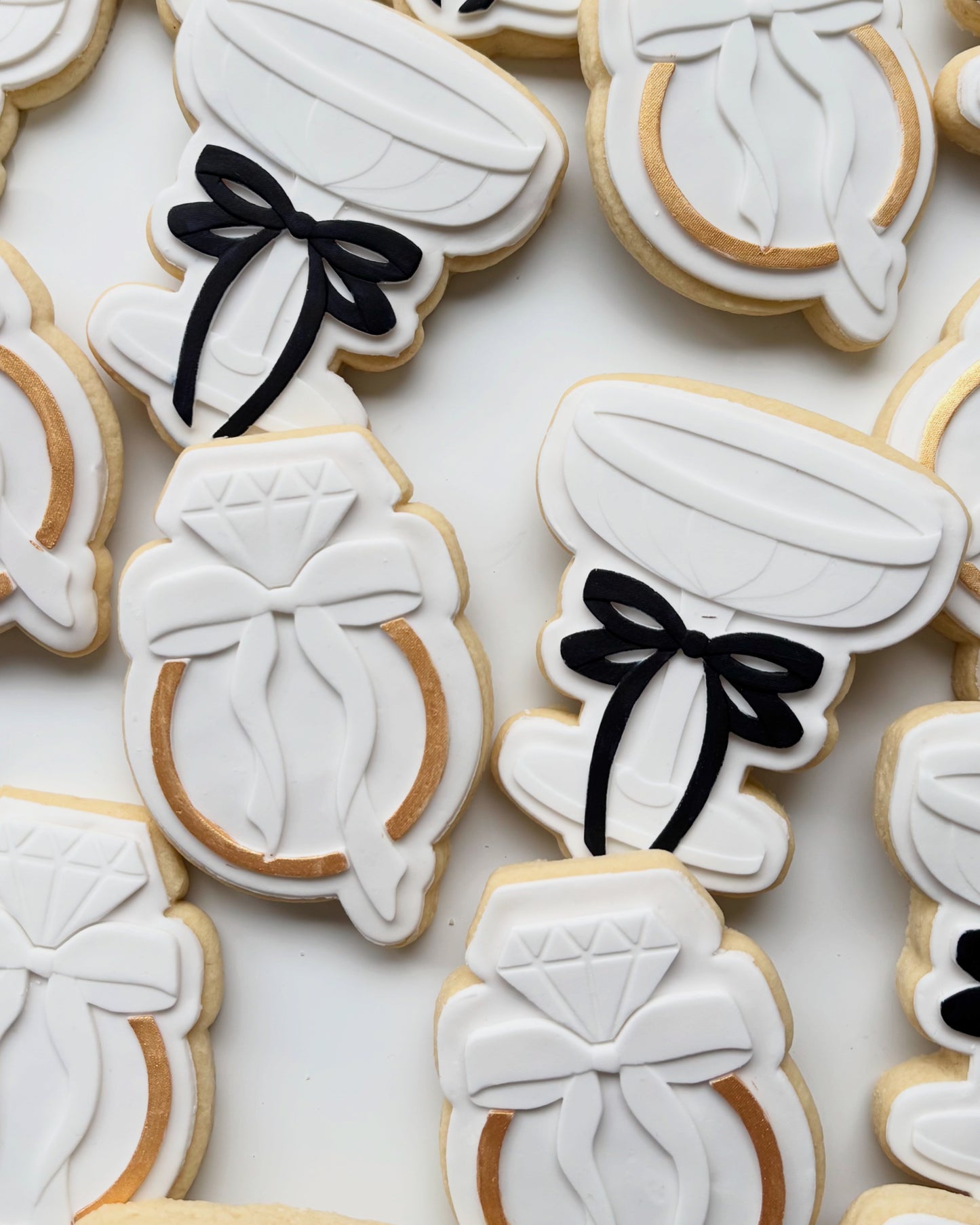 DIAMOND RING BOW COOKIE