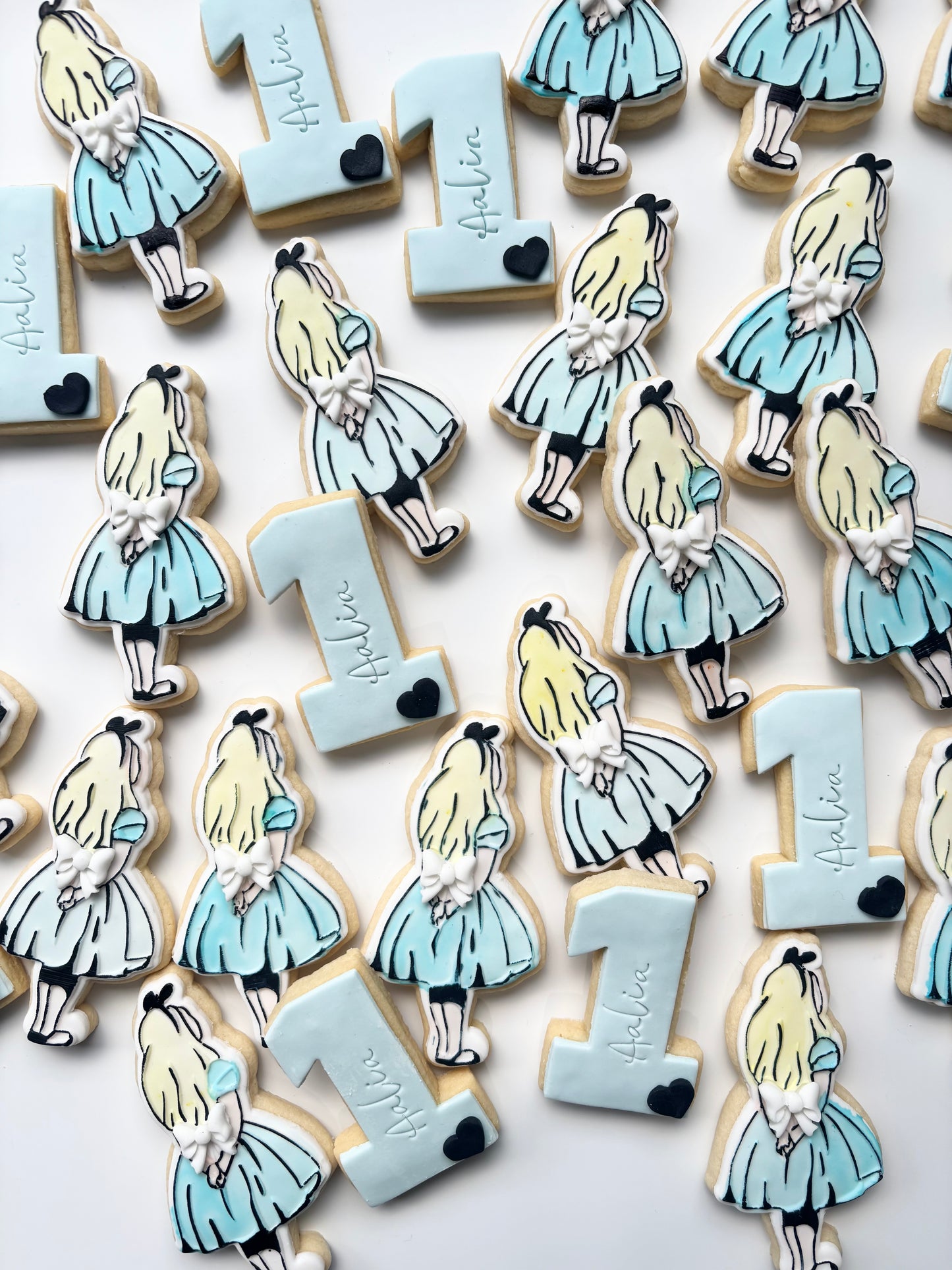 Alice in wonderland cookies