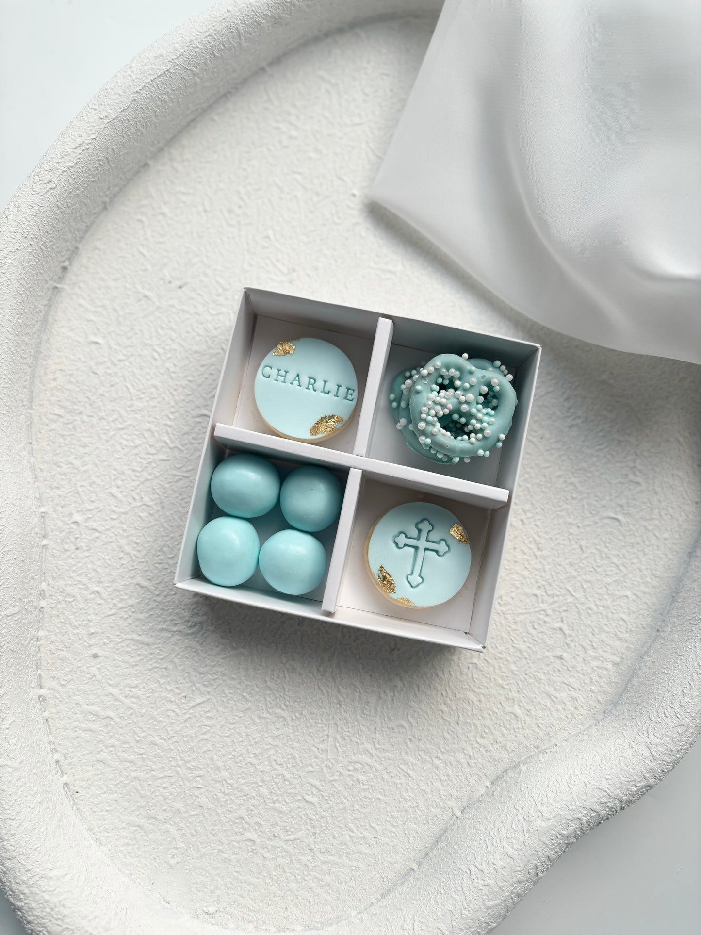 GIFT FAVOURS