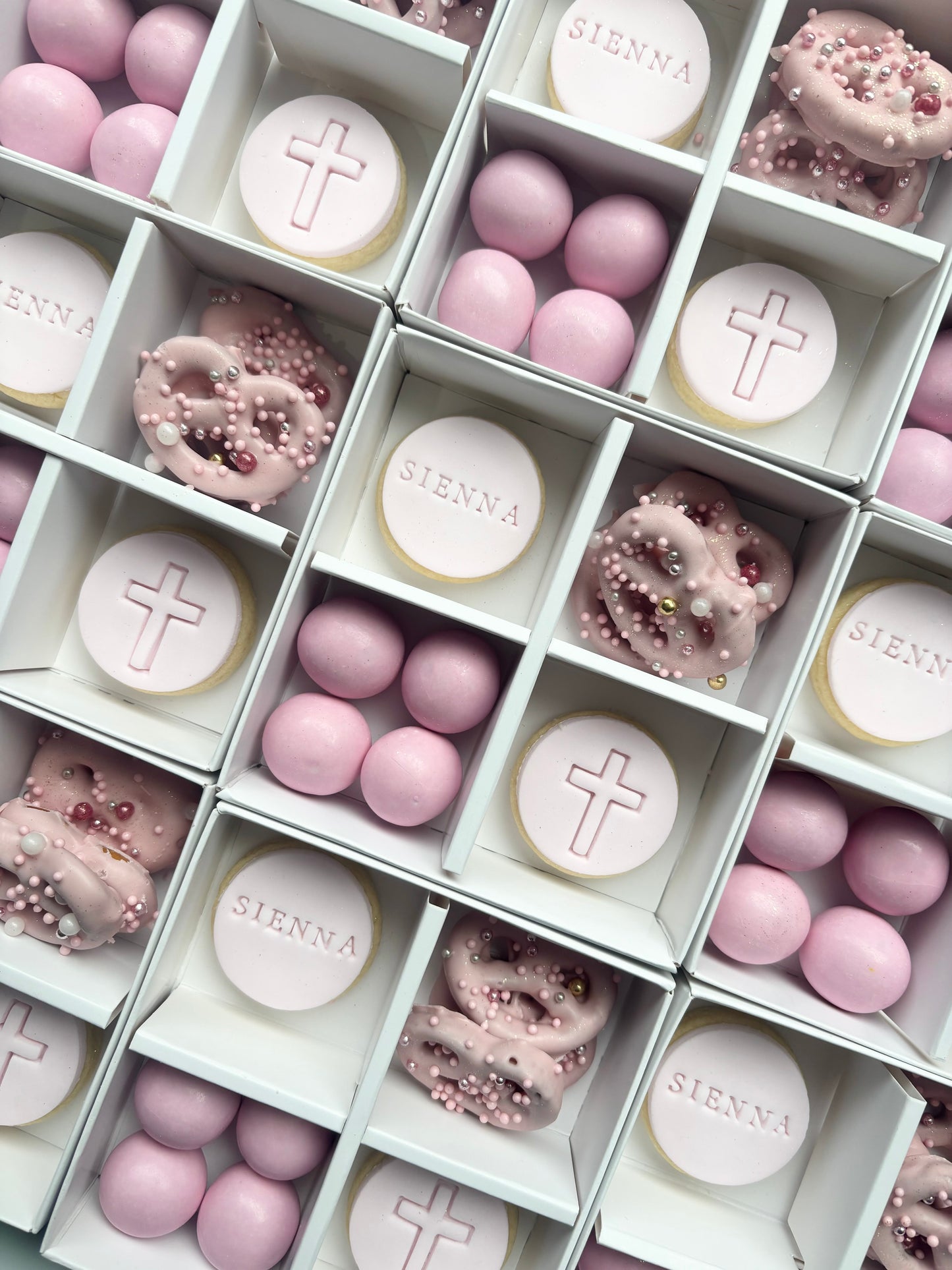 GIFT FAVOURS
