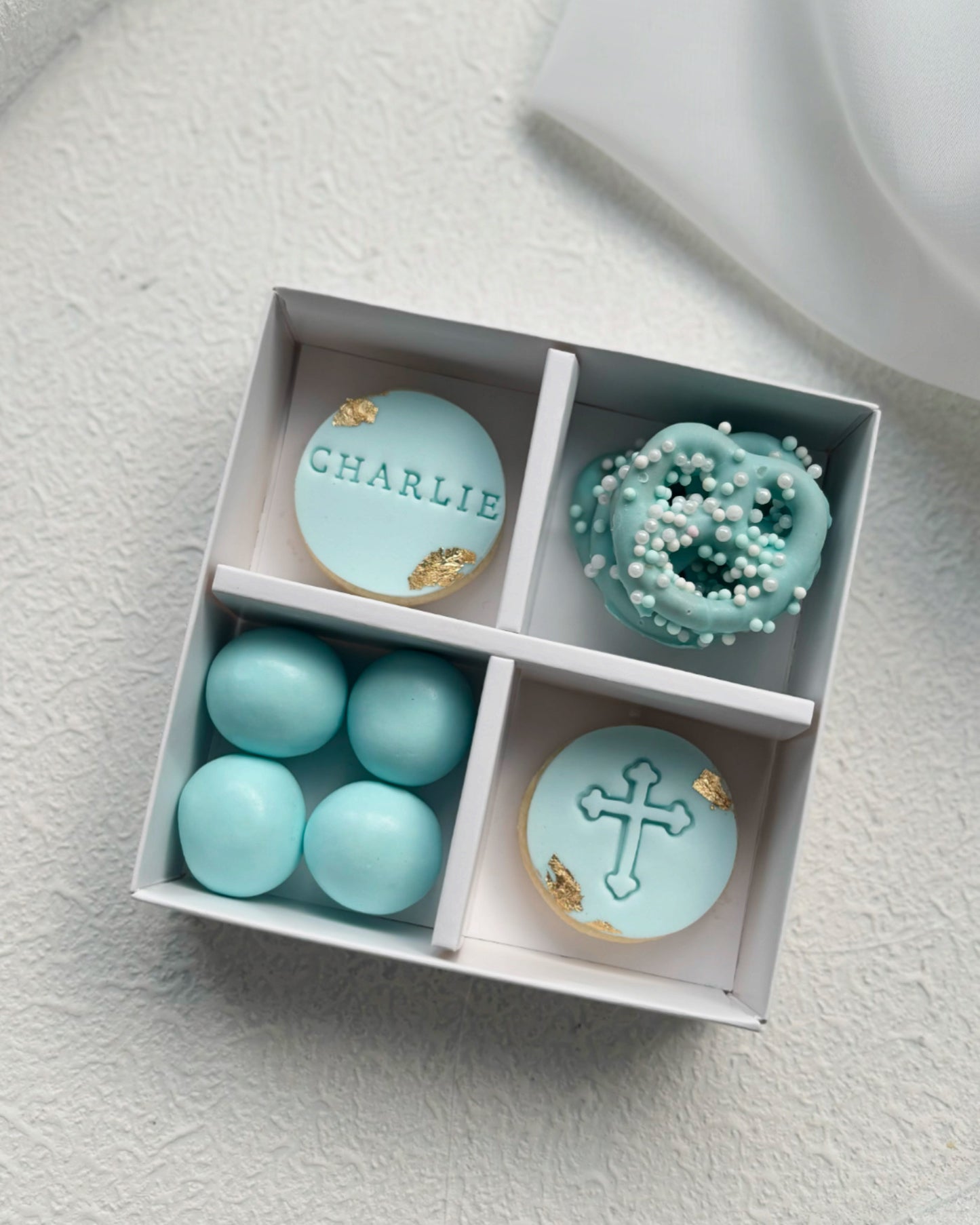 GIFT FAVOURS