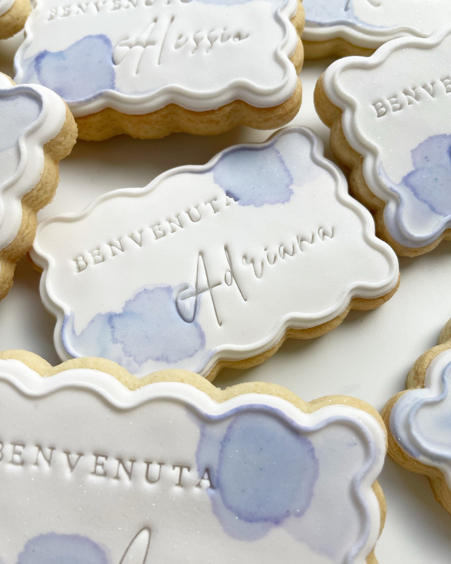 Wavy place-card setting cookie