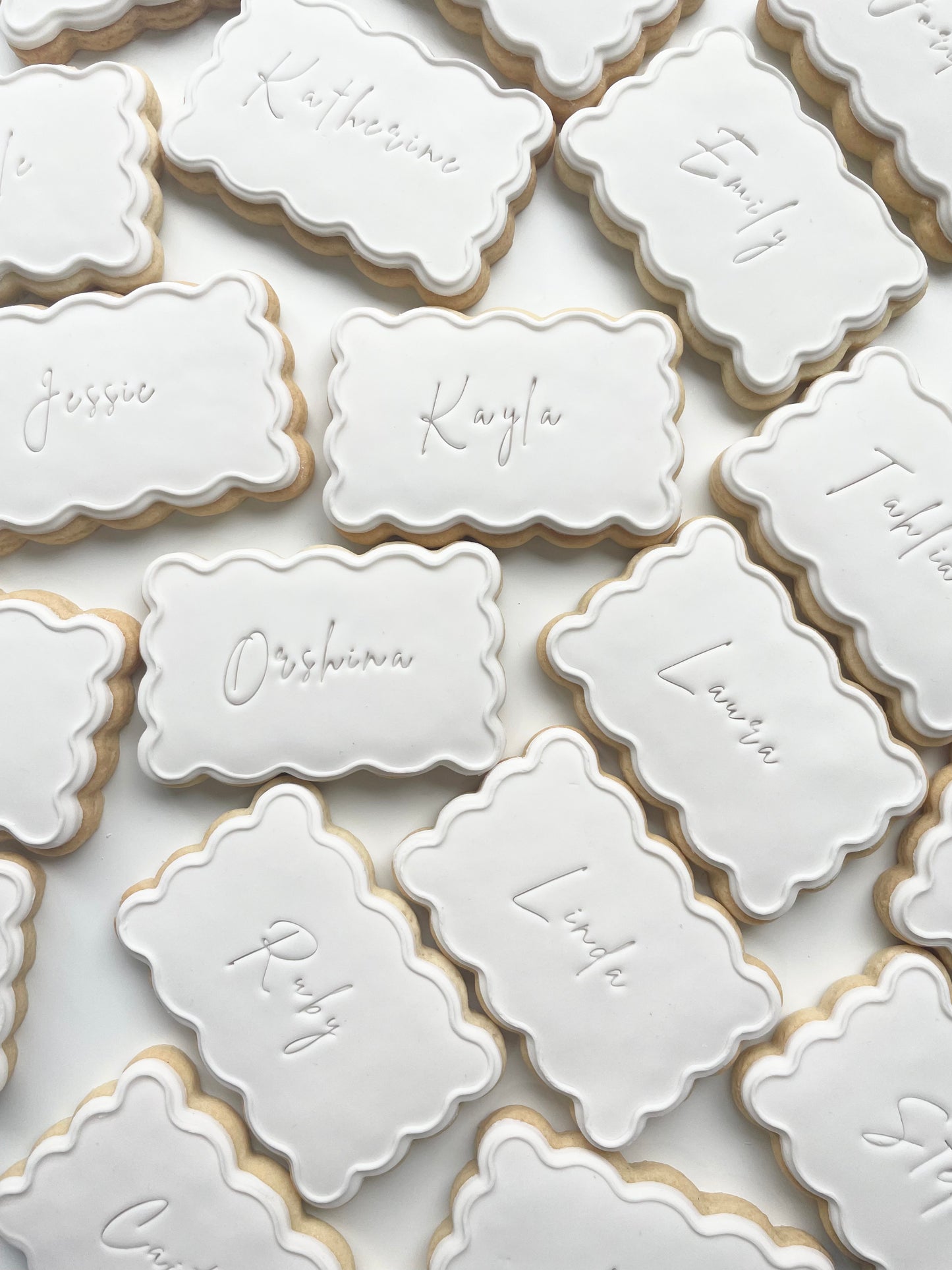 Wavy place-card setting cookie