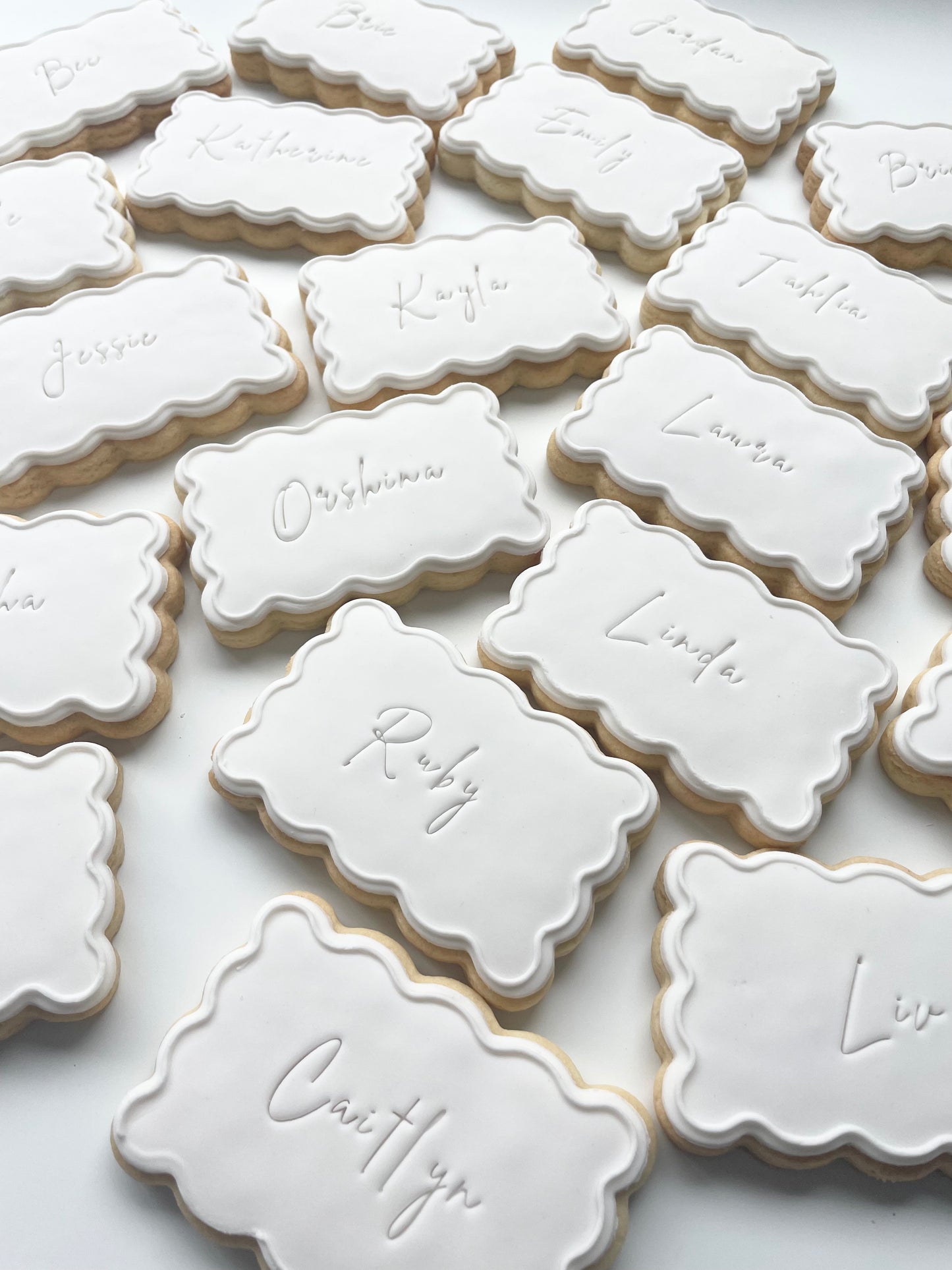 Wavy place-card setting cookie