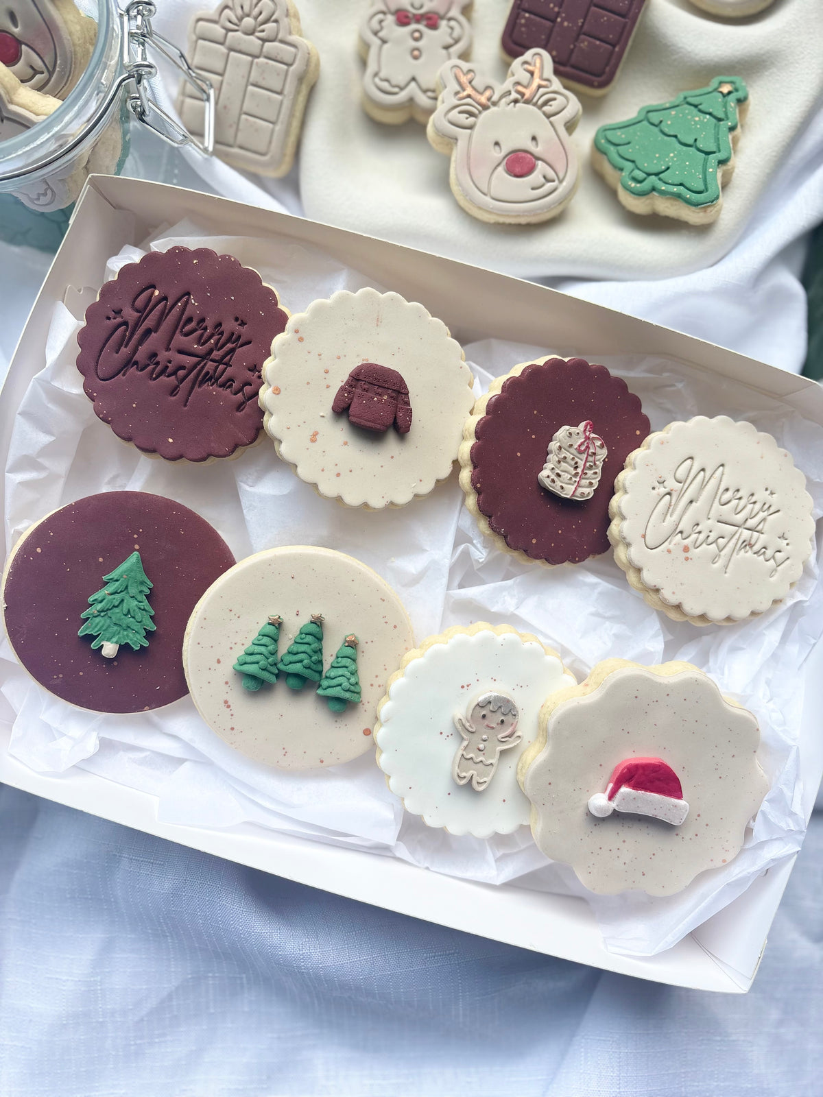 Christmas Cookie Gift Box – Burgundy & Cream (8 Cookies)