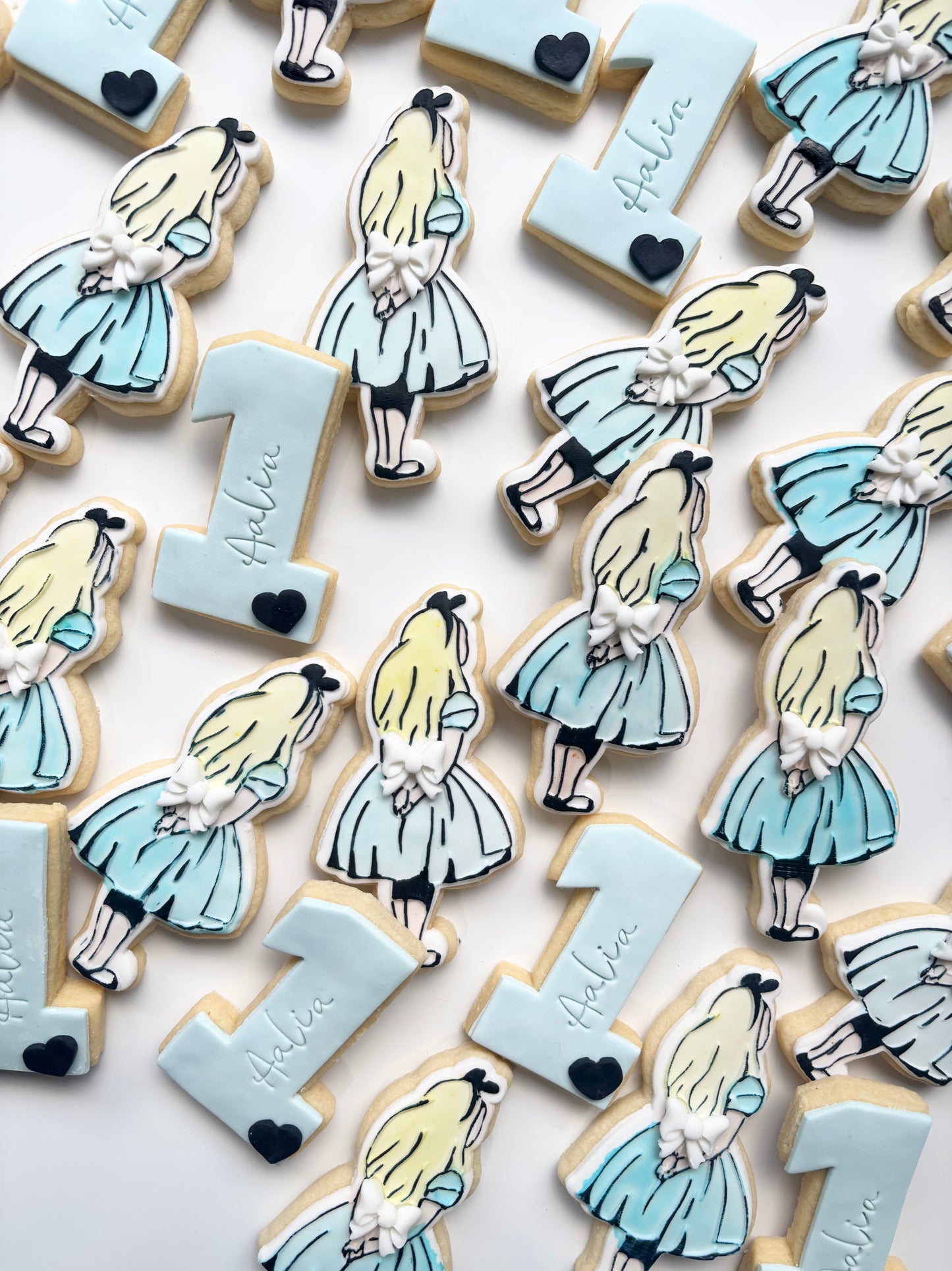 Alice in wonderland cookies
