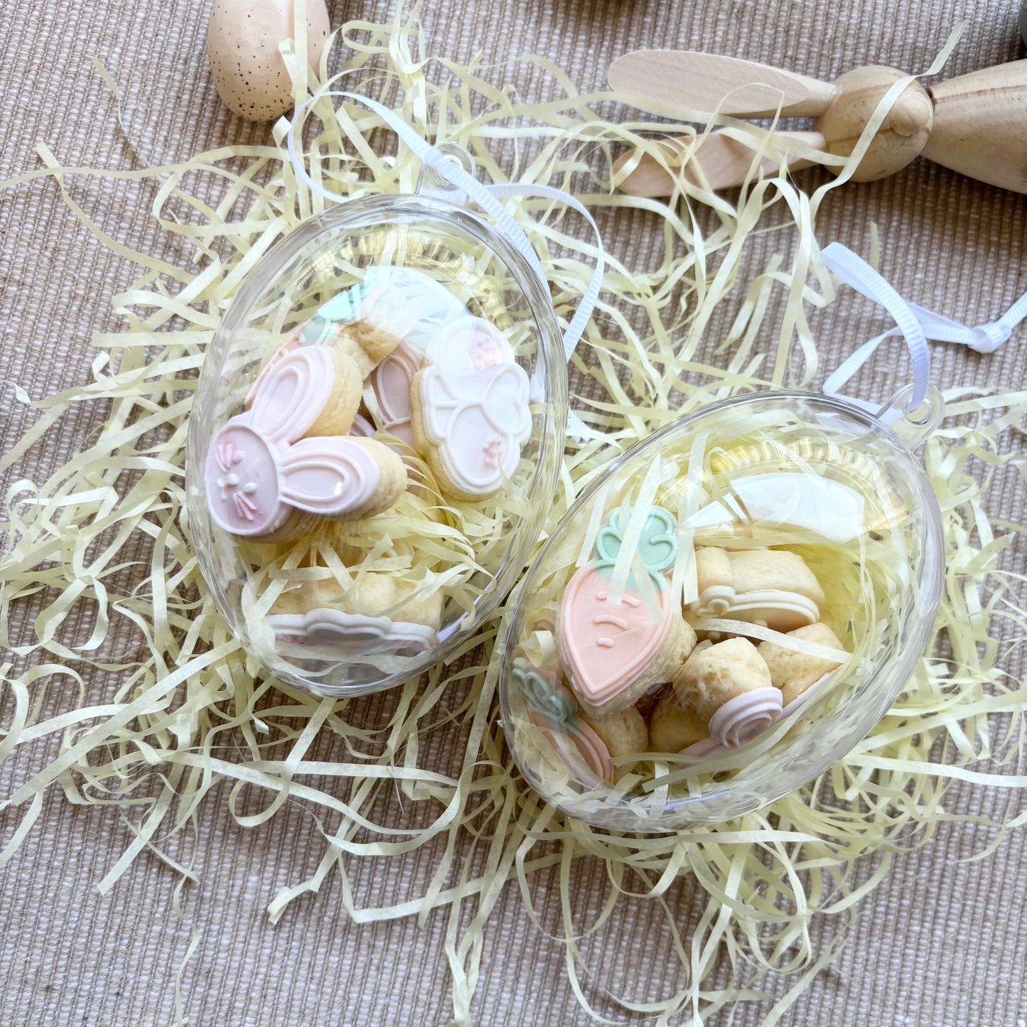 EASTER COOKIES IN A EGG SHAPE BAUBLE