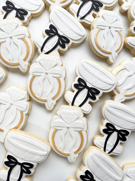 DIAMOND RING BOW COOKIE