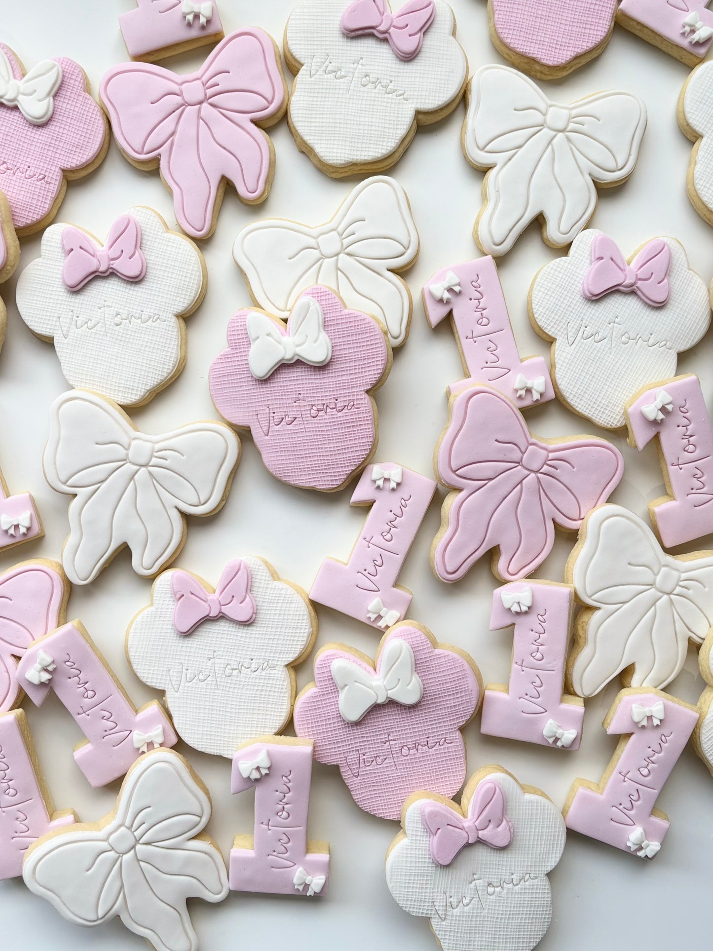 Mouse and bow cookies